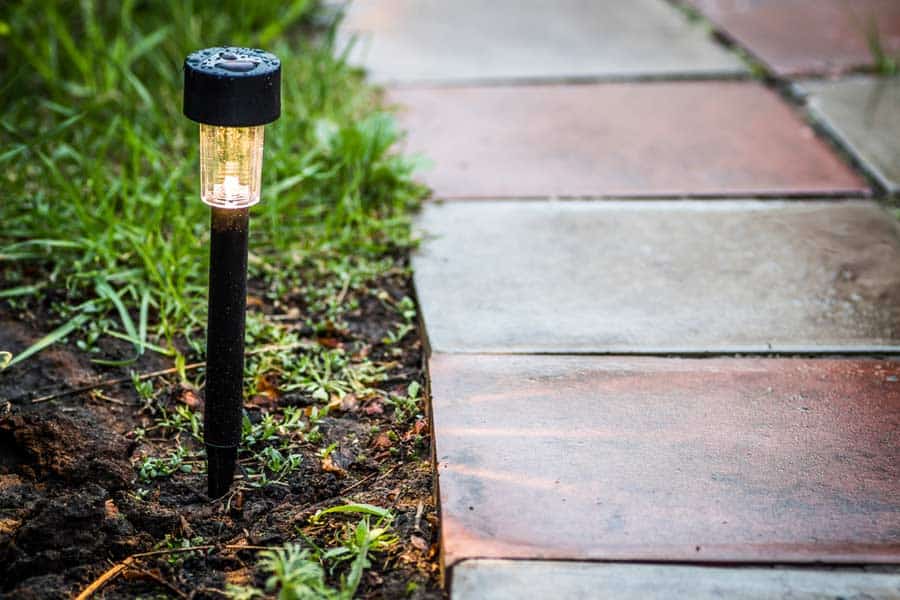 LED Gartenlicht (de.depositphotos.com)