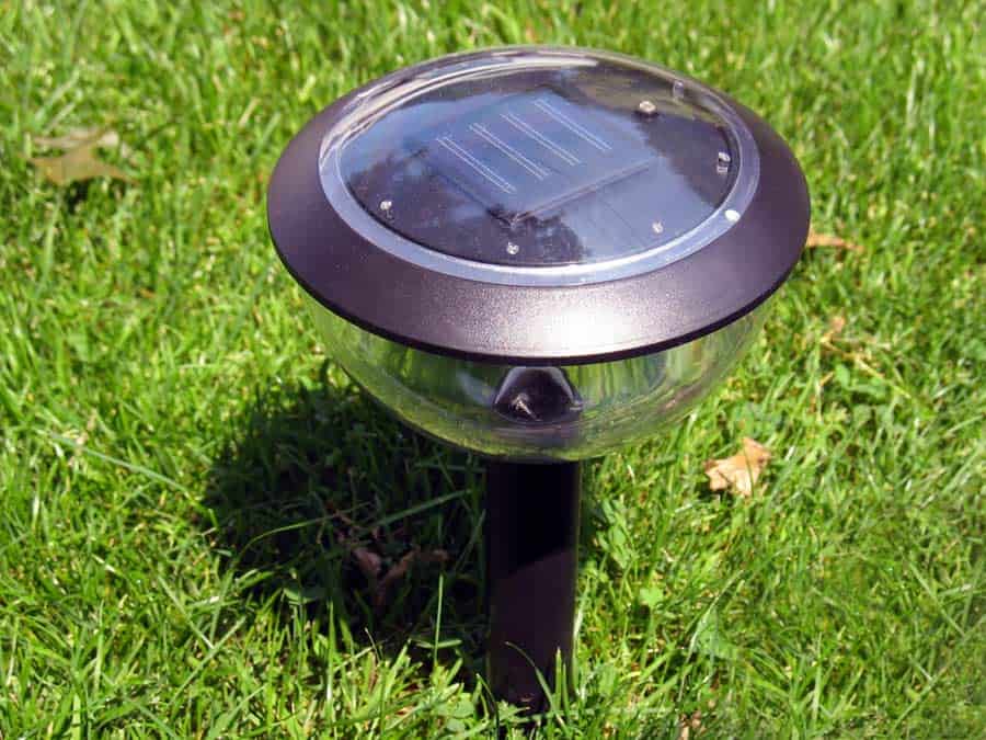 Solarleuchte im Garten (de.depositphotos.com) Solarleuchte im Garten (de.depositphotos.com)