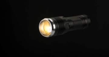 Taktische Taschenlampe (de.depositphotos.com)