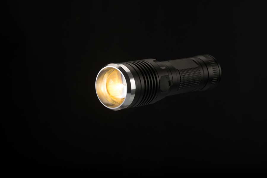 Taktische Taschenlampe (de.depositphotos.com)
